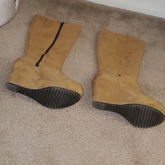 Boots - Picture 2 of 3